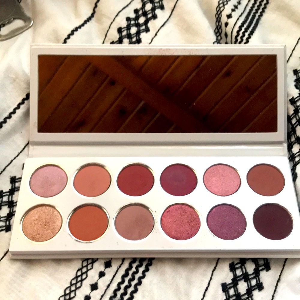 KYLIE presses powder palette